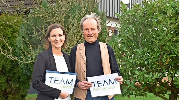 Die Spitzenkandidaten von Team Mielkendorf: Eckhard Hübner und Janina Roloff-Bruchmann.
